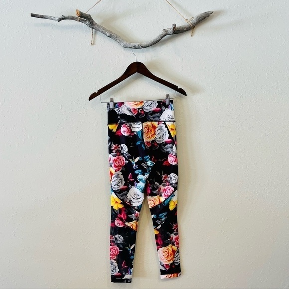 ZYIA Dark Floral Mesh Hi Rise Leggings - Picture 6 of 12